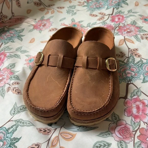 Birkenstock Buckley Oiled Leather Clog - Picture 2 of 7